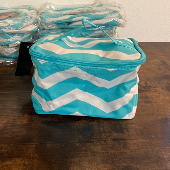 NEW Chevron Patterned Cosmetic Case * CAN BE PERSONALIZED - Picture 3 of 4